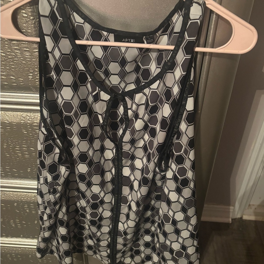 Apt. 9 Black and White Sleeveless Tank Top with Keyhole Detail